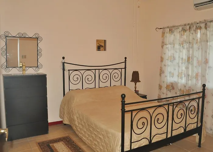 Mom's Village Bed & Breakfast 2*