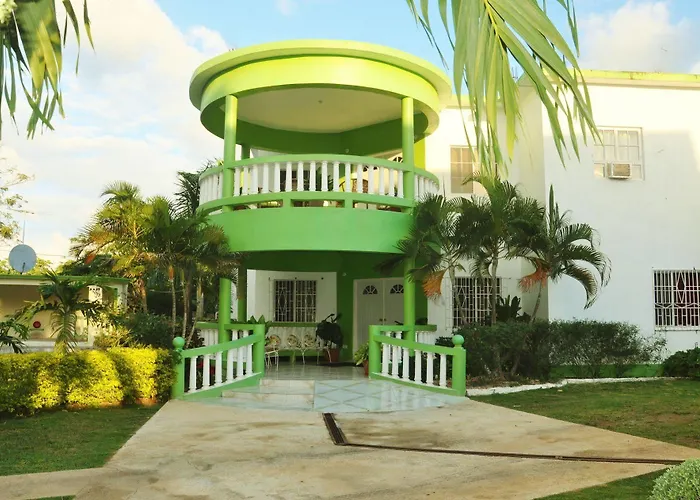 Mom's Village Bed & Breakfast 2*