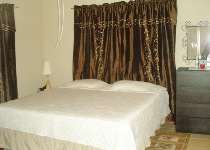 Mom's Village Bed & Breakfast